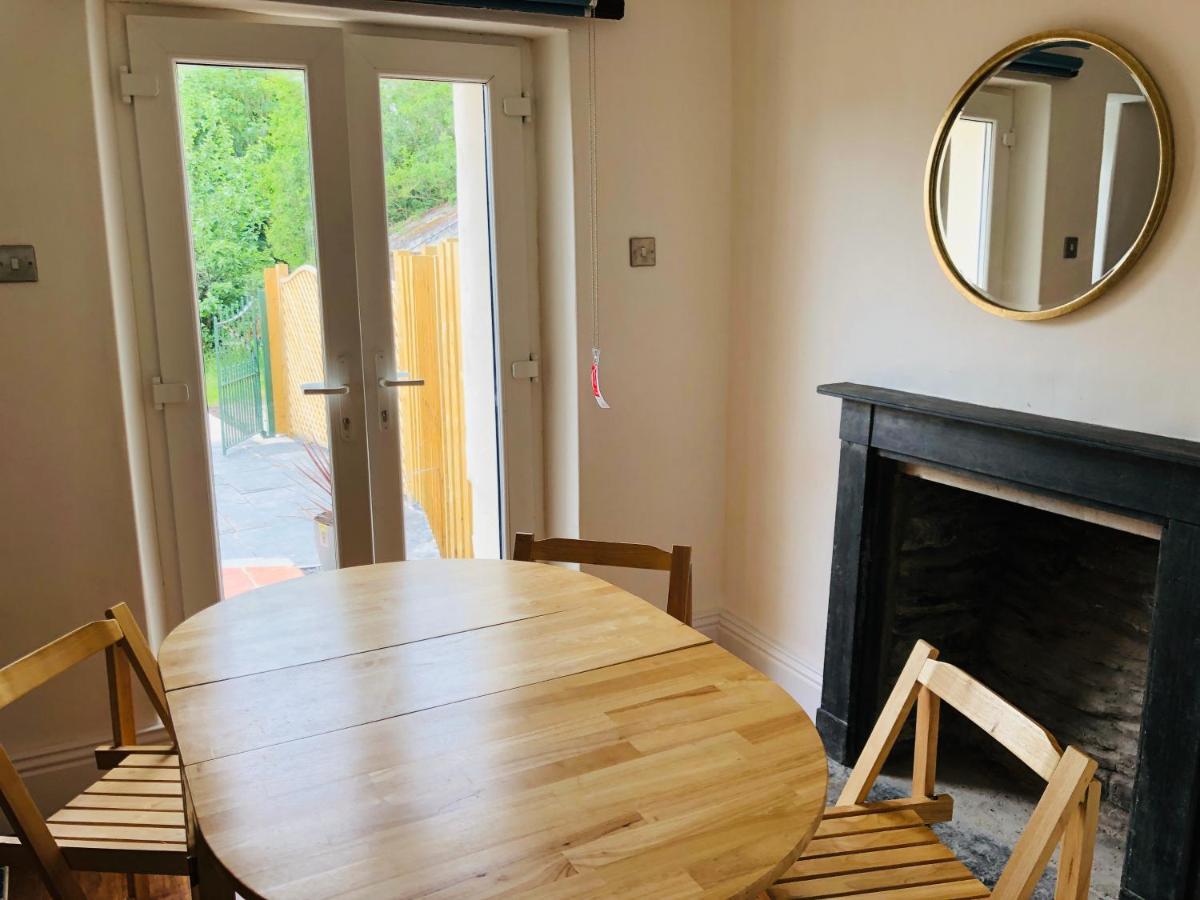 Mount Cottage Newcastle Emlyn Exteriör bild